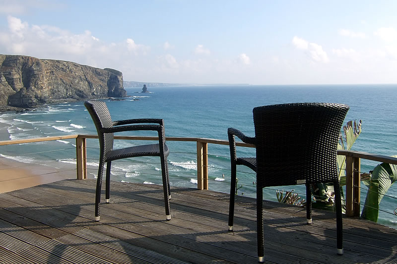 Terrasse des Ferienhaus mit Meerblick am Strand von Arrifana